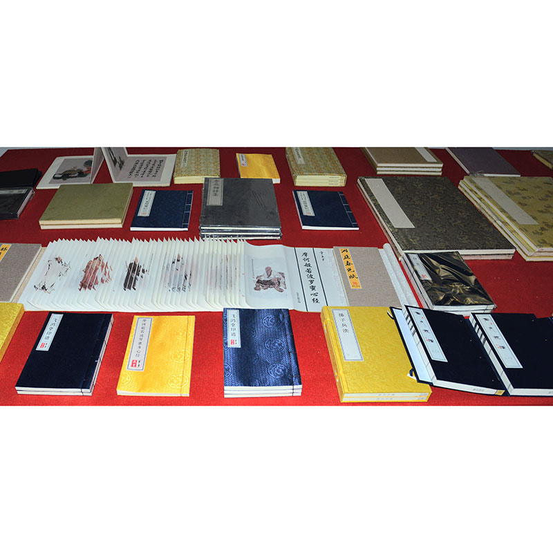 線裝書和龍鱗卷